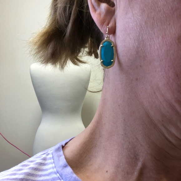 Abelone Shell Dani Earring - Picture 4 of 4